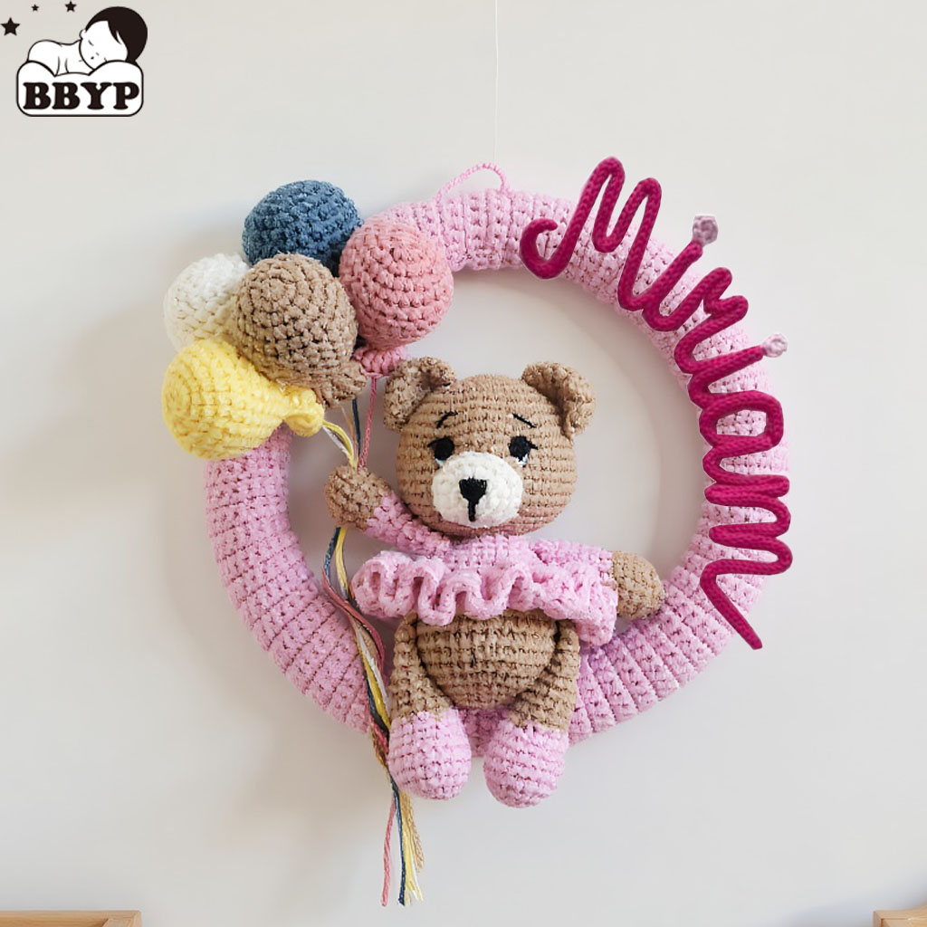 Baby Nursery Unisex - Personalisierter Häkelnadenkranz mit Bär und Ballon,