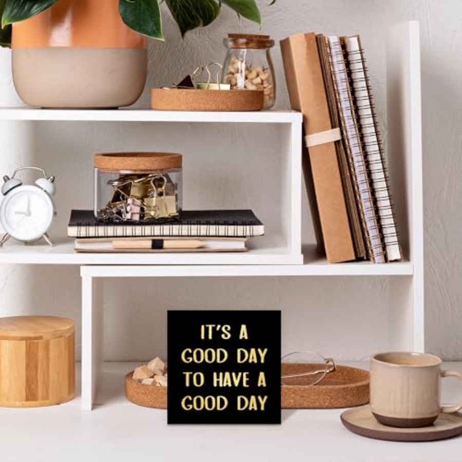 Schwarzgoldenes Holzschild 'It – Baby Nursery Office Bewertung und Preis